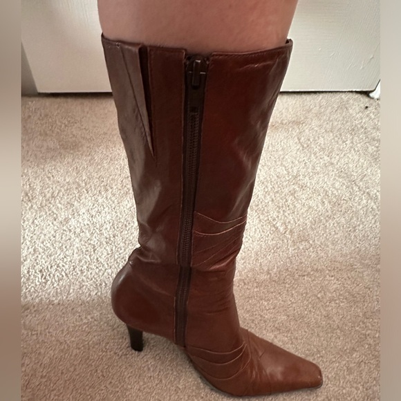 Gianni Bini brown boot. Size 6. - Picture 8 of 10